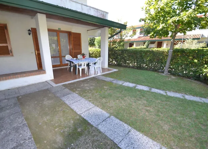 Cozy Retreat With Garden And Pool Apartment