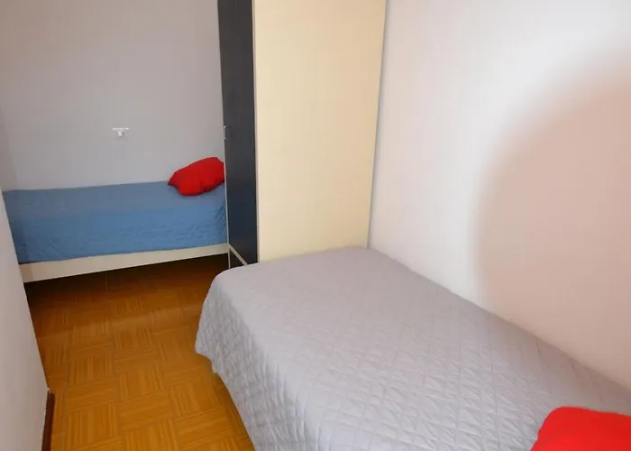 Cozy Retreat With Garden And Pool *