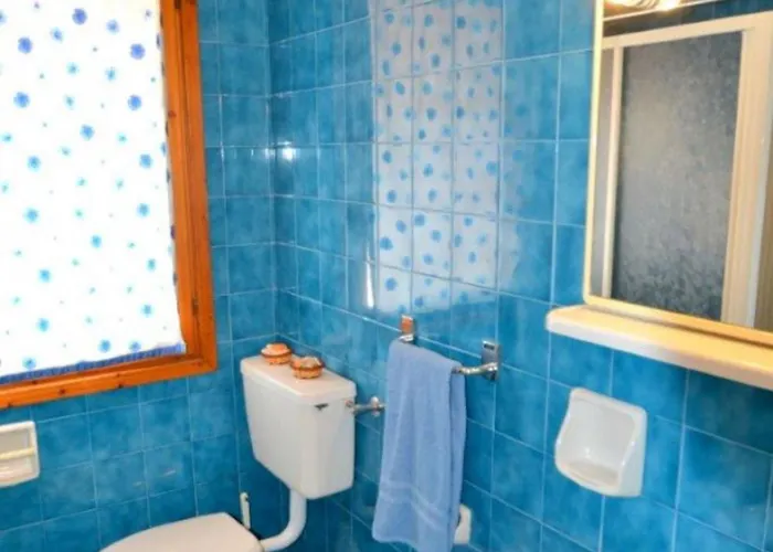 Cozy Retreat With Garden And Pool *