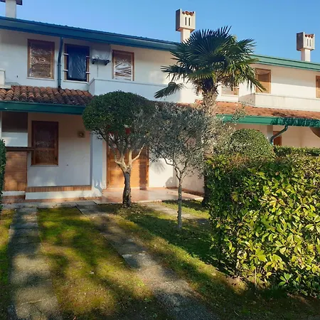 Appartamento Cozy Retreat With Garden And Pool Bibione