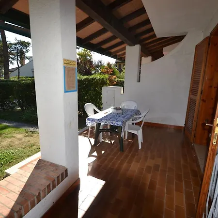 Cozy Retreat With Garden And Pool דירה *