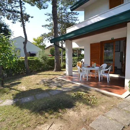 Cozy Retreat With Garden And Pool Appartamento Bibione